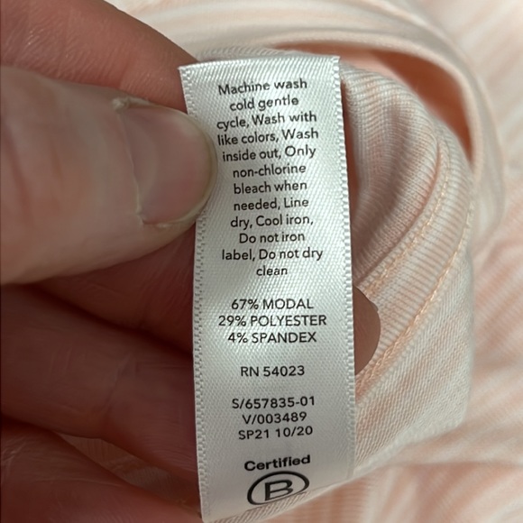 NWT Athleta Stratus Striped Top Size XS. Ballerina Pinstripe Stratus Stripe. - Picture 3 of 3